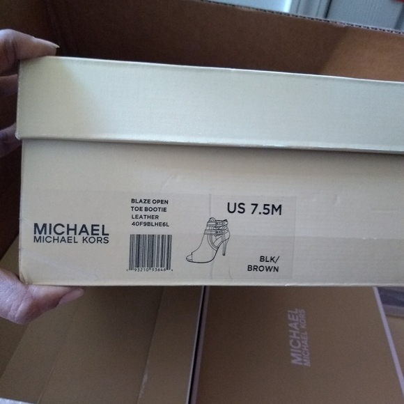 SOLD MICHAEL Kors Blaze Leather/Logo Open Bootie - Picture 7 of 11